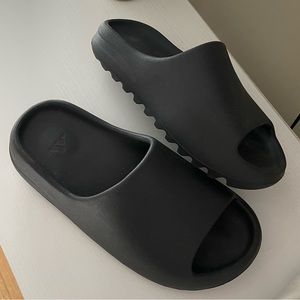 Yeezy Slides “Onyx”